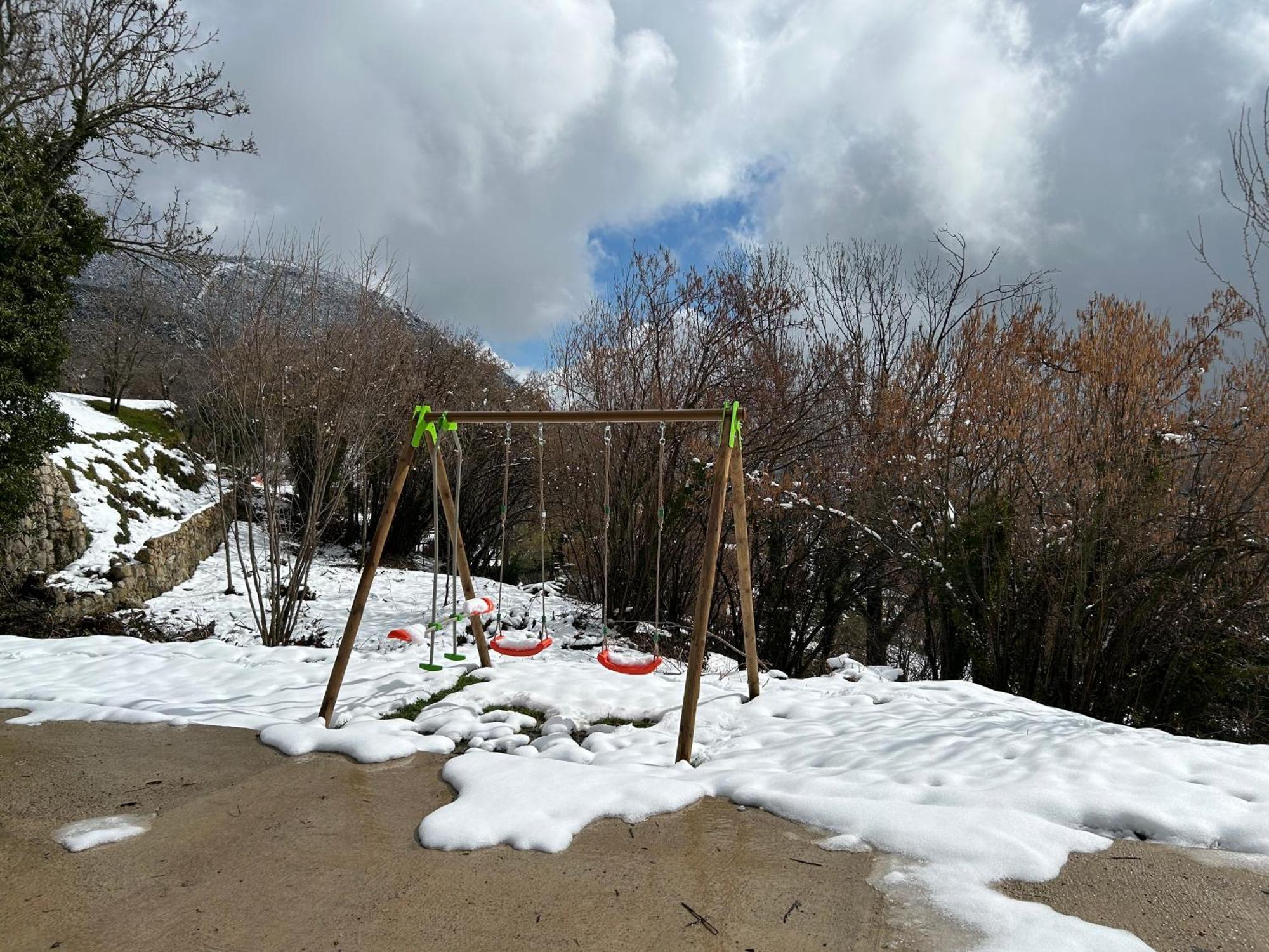Casa De Les Escoles, Espinalbet - Alberga Castellar del Riu Eksteriør bilde